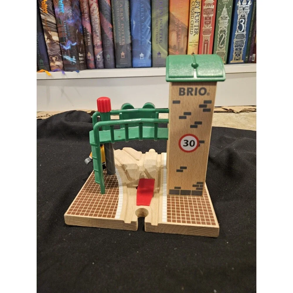 BRIO - 33674 Signal Station